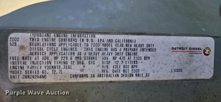 image for item EN3561 2001 Volvo VNM semi truck