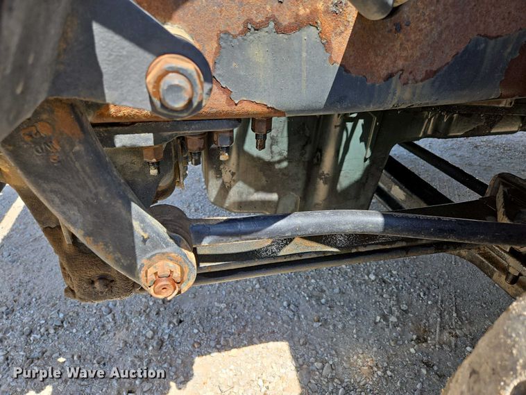 image for item EN3561 2001 Volvo VNM semi truck