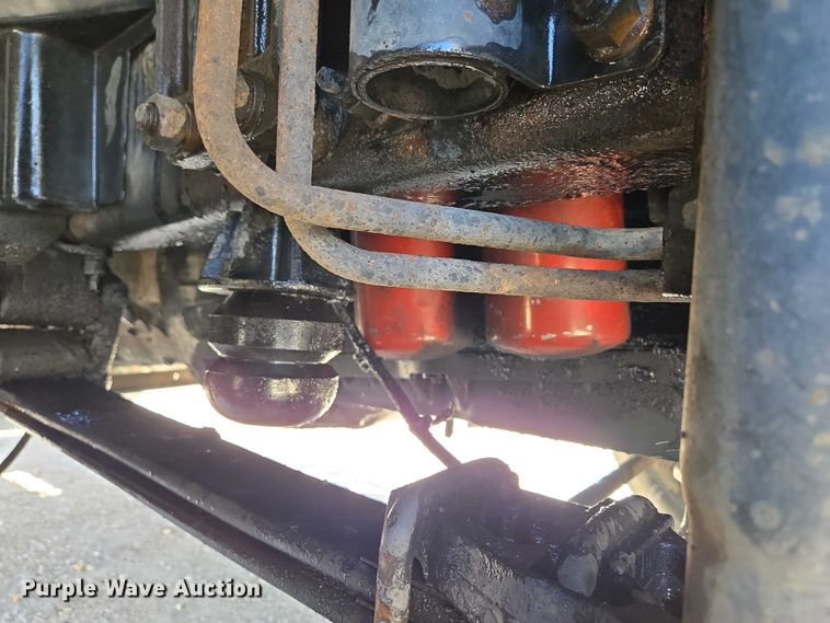 image for item EN3561 2001 Volvo VNM semi truck