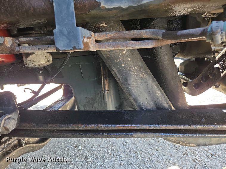 image for item EN3561 2001 Volvo VNM semi truck