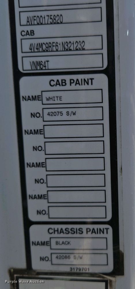 image for item EN3561 2001 Volvo VNM semi truck