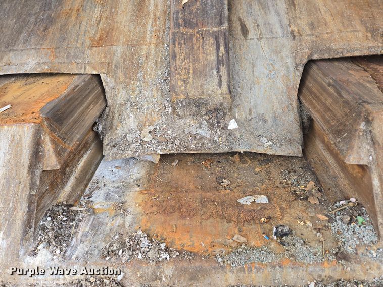 image for item EN3627 2000 International 4900 refuse truck