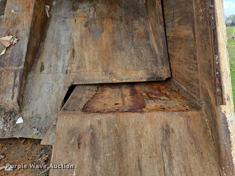 image for item EN3627 2000 International 4900 refuse truck