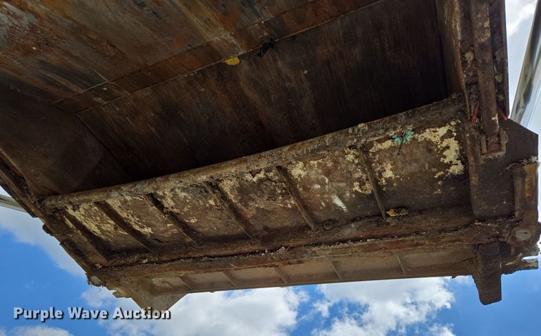 image for item EN3627 2000 International 4900 refuse truck