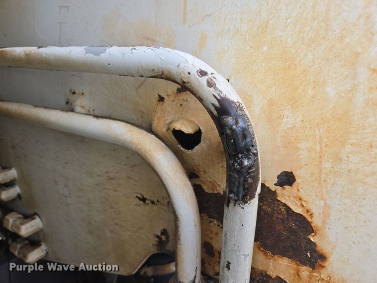 image for item EN3627 2000 International 4900 refuse truck