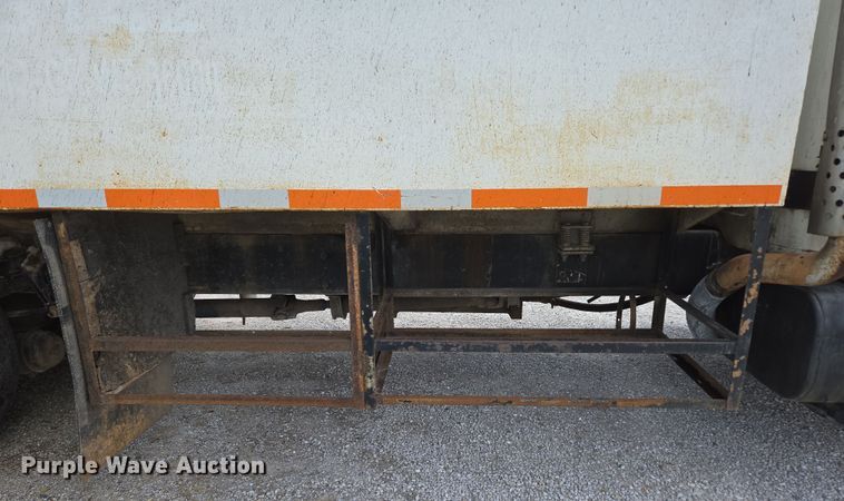 image for item EN3627 2000 International 4900 refuse truck