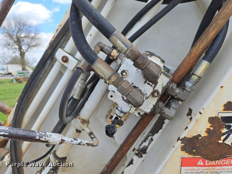 image for item EN3627 2000 International 4900 refuse truck