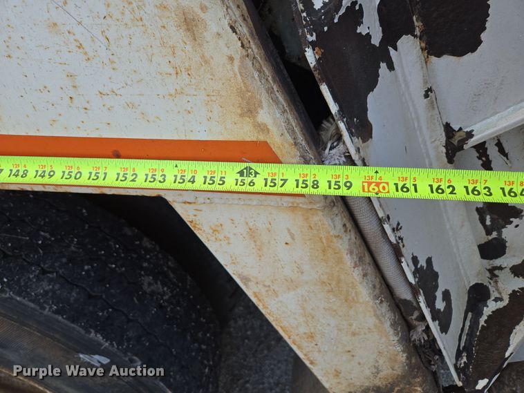 image for item EN3627 2000 International 4900 refuse truck