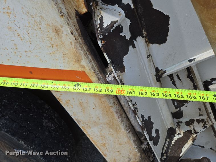 image for item EN3627 2000 International 4900 refuse truck