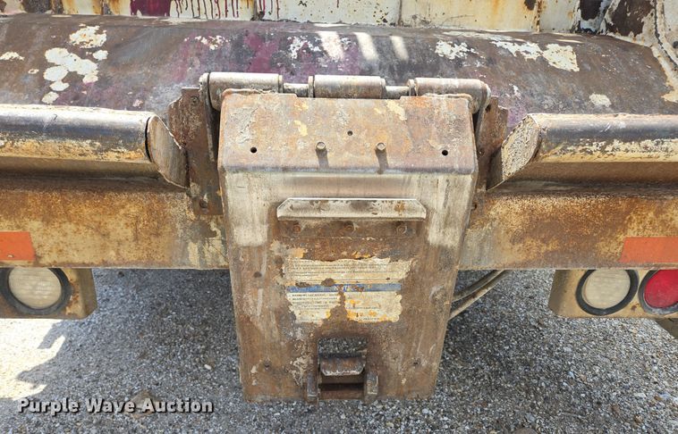 image for item EN3627 2000 International 4900 refuse truck