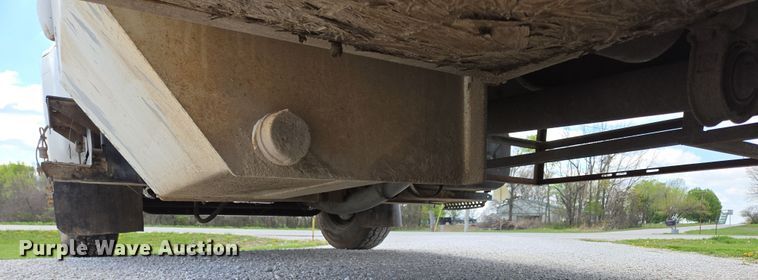 image for item EN3627 2000 International 4900 refuse truck