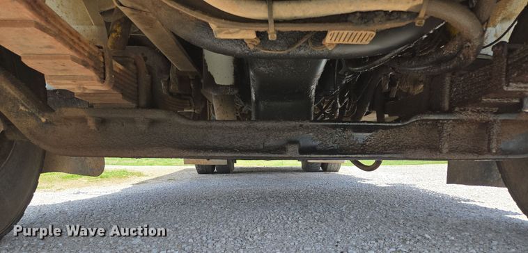 image for item EN3627 2000 International 4900 refuse truck