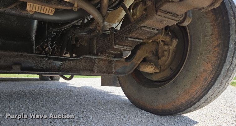 image for item EN3627 2000 International 4900 refuse truck