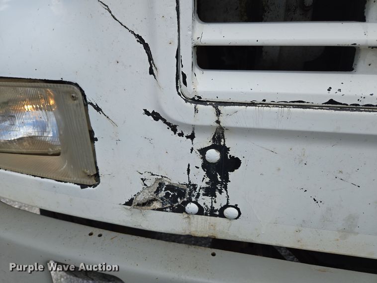 image for item EN3627 2000 International 4900 refuse truck