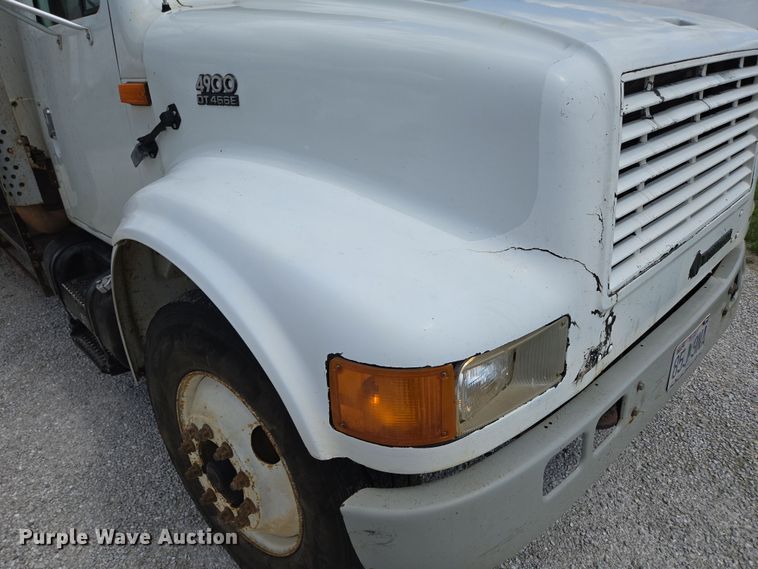 image for item EN3627 2000 International 4900 refuse truck