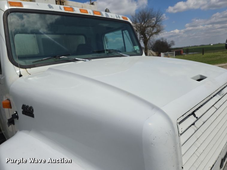 image for item EN3627 2000 International 4900 refuse truck