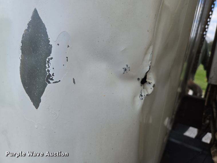 image for item EN3627 2000 International 4900 refuse truck