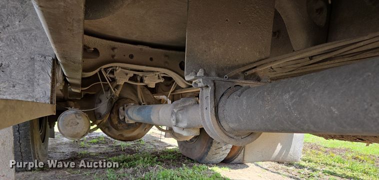 image for item EN3627 2000 International 4900 refuse truck