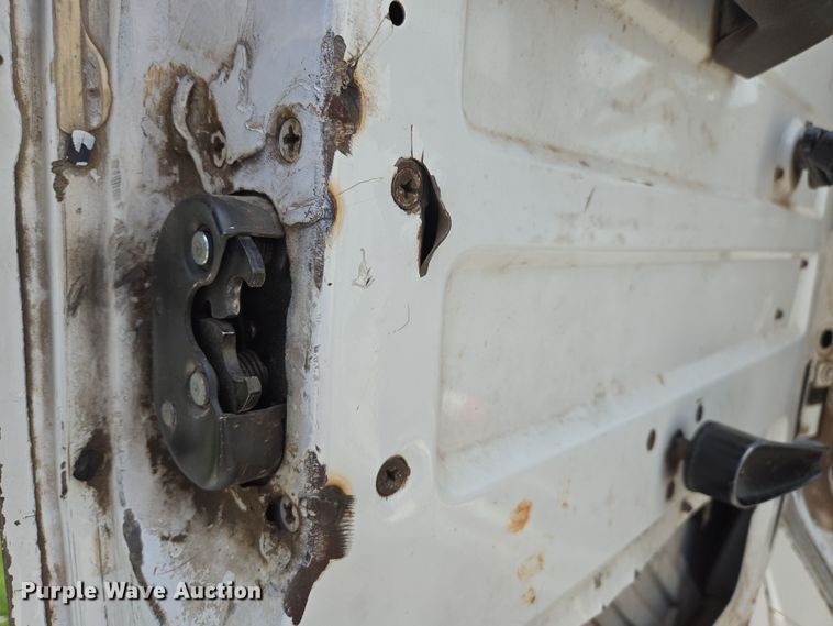 image for item EN3627 2000 International 4900 refuse truck