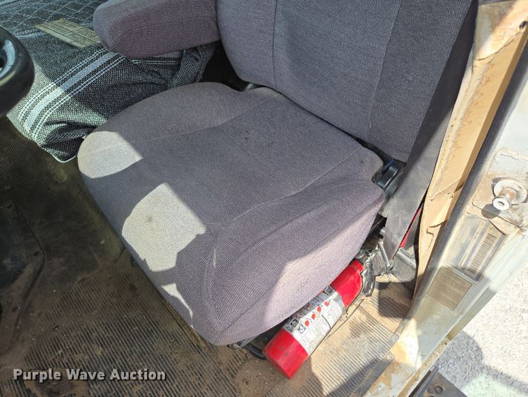 image for item EN3627 2000 International 4900 refuse truck