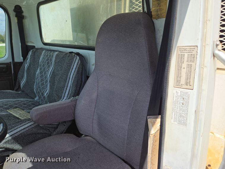 image for item EN3627 2000 International 4900 refuse truck