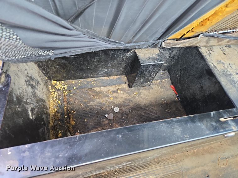 image for item EN3627 2000 International 4900 refuse truck