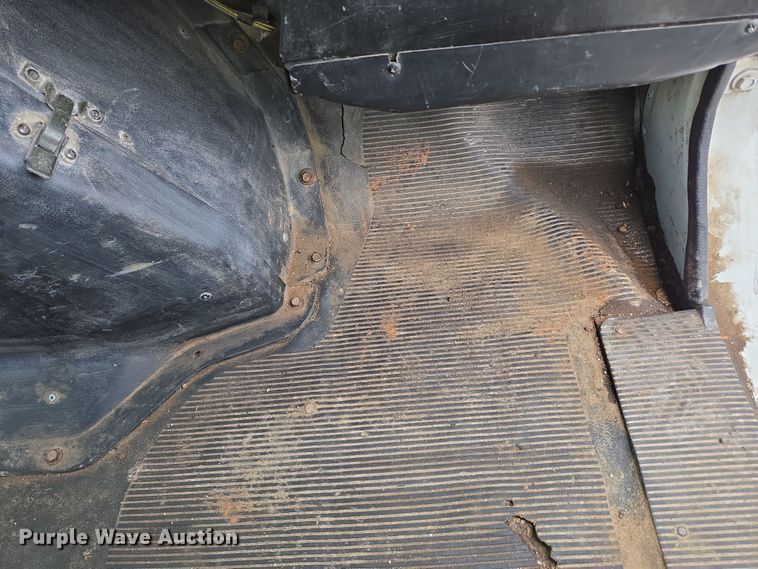 image for item EN3627 2000 International 4900 refuse truck