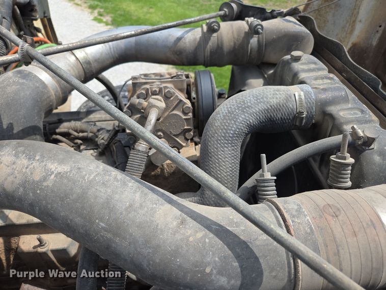 image for item EN3627 2000 International 4900 refuse truck