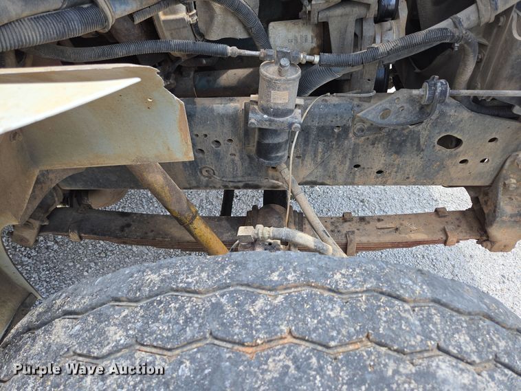 image for item EN3627 2000 International 4900 refuse truck