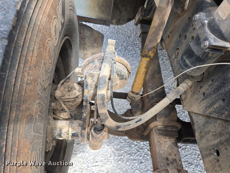 image for item EN3627 2000 International 4900 refuse truck