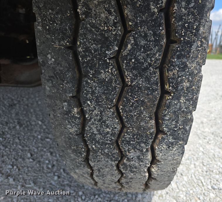 image for item EN3627 2000 International 4900 refuse truck