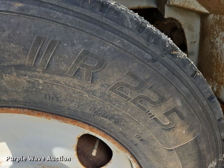 image for item EN3627 2000 International 4900 refuse truck