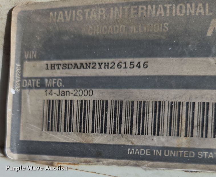 image for item EN3627 2000 International 4900 refuse truck