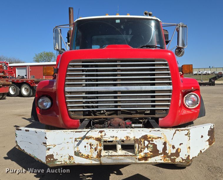 image for item EN8908 1996 Ford L8000 roll-off container truck