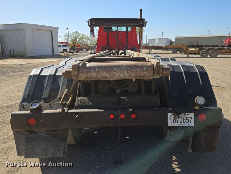 image for item EN8908 1996 Ford L8000 roll-off container truck