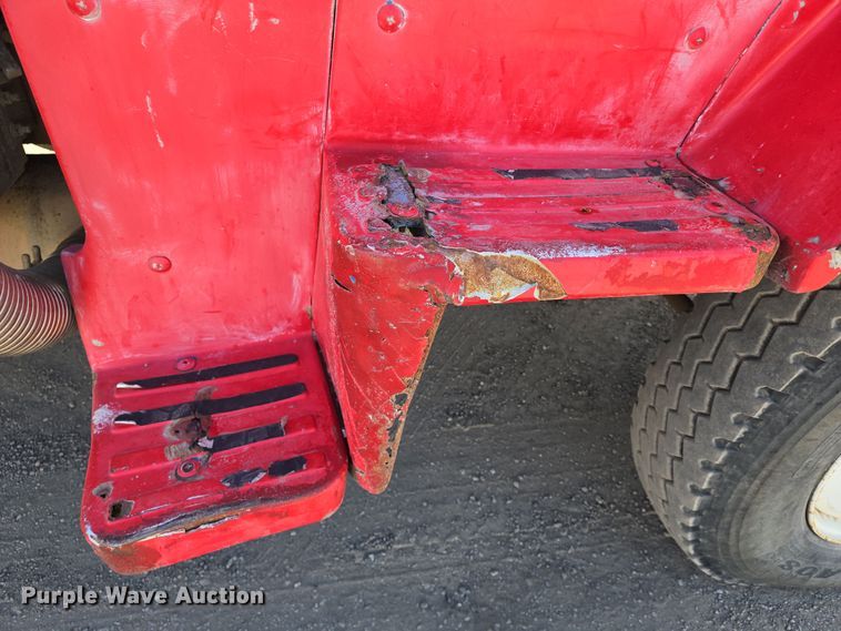 image for item EN8908 1996 Ford L8000 roll-off container truck