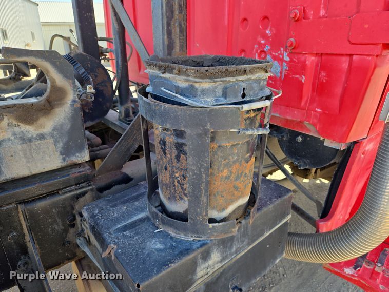 image for item EN8908 1996 Ford L8000 roll-off container truck