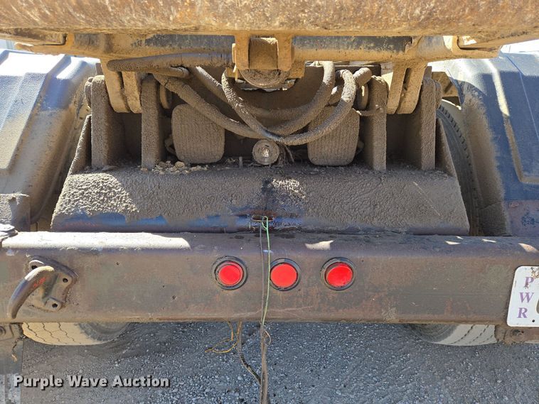 image for item EN8908 1996 Ford L8000 roll-off container truck