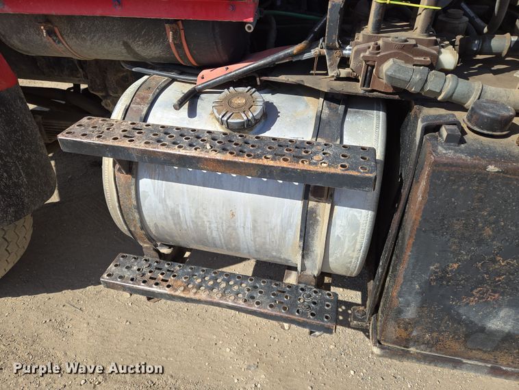 image for item EN8908 1996 Ford L8000 roll-off container truck