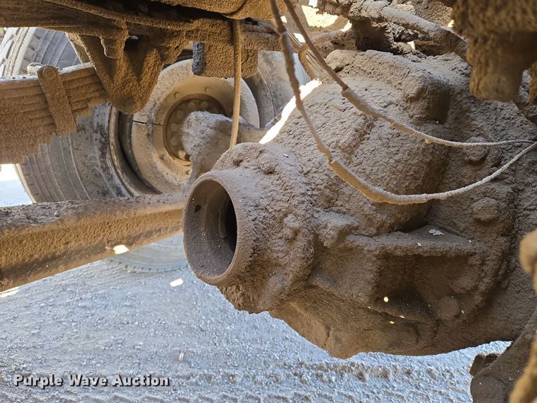 image for item EN8908 1996 Ford L8000 roll-off container truck