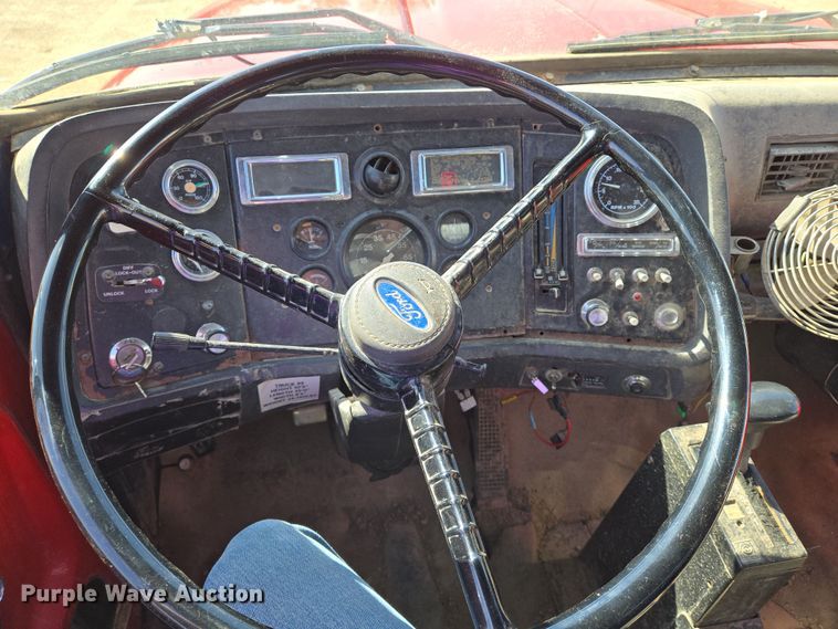 image for item EN8908 1996 Ford L8000 roll-off container truck