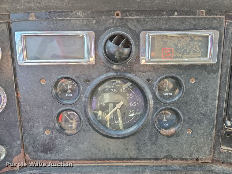 image for item EN8908 1996 Ford L8000 roll-off container truck