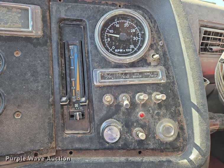 image for item EN8908 1996 Ford L8000 roll-off container truck