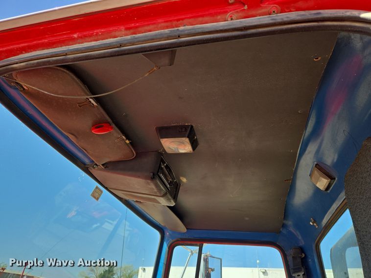 image for item EN8908 1996 Ford L8000 roll-off container truck