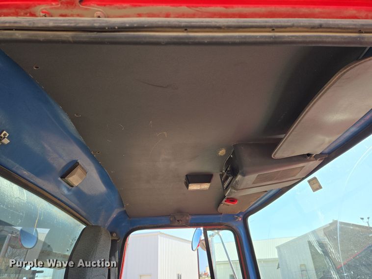 image for item EN8908 1996 Ford L8000 roll-off container truck