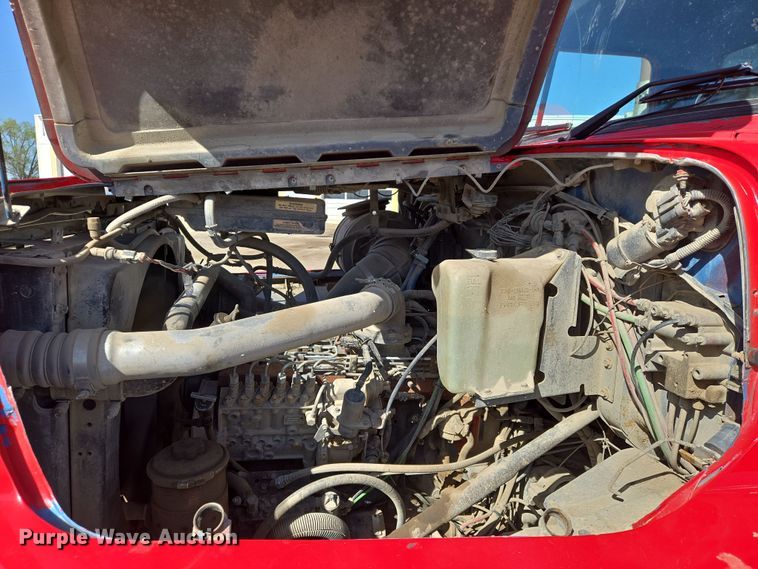 image for item EN8908 1996 Ford L8000 roll-off container truck