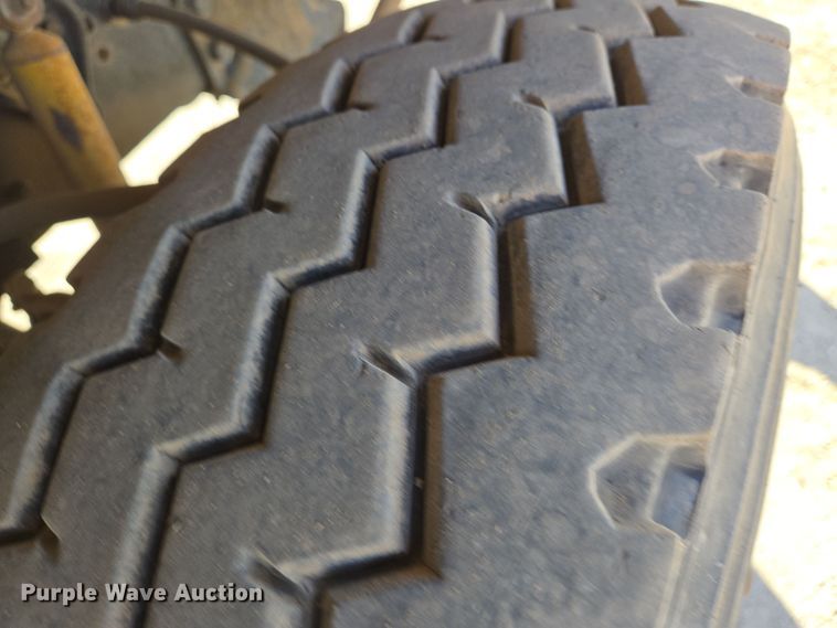 image for item EN8908 1996 Ford L8000 roll-off container truck