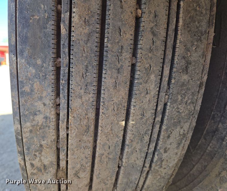 image for item EN8908 1996 Ford L8000 roll-off container truck