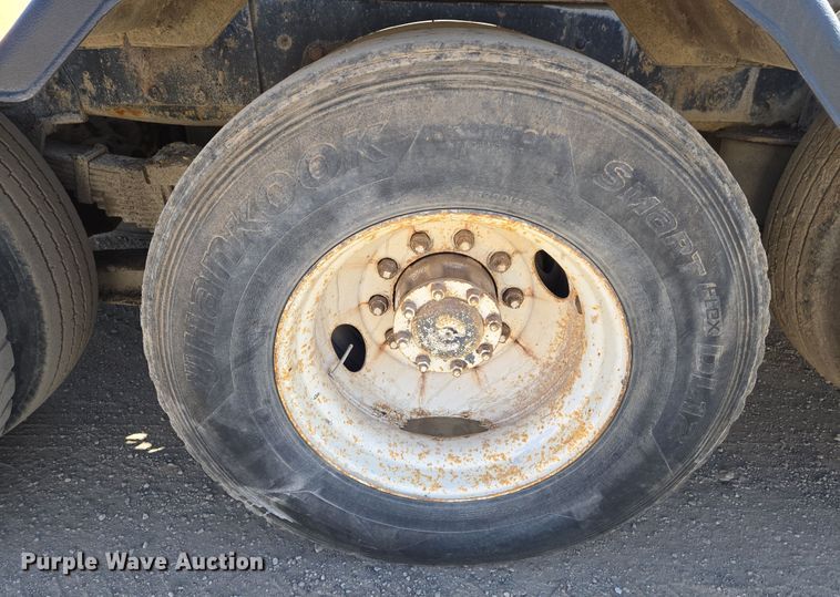 image for item EN8908 1996 Ford L8000 roll-off container truck