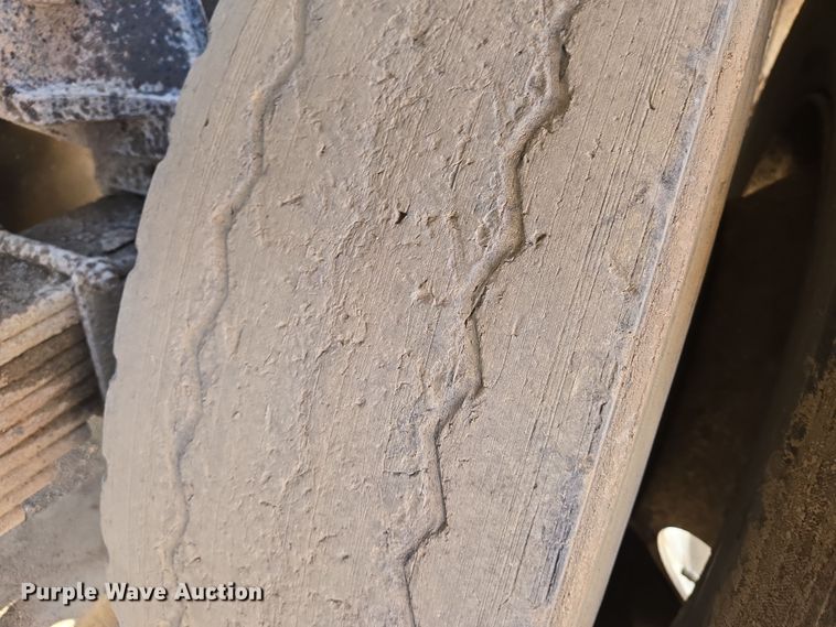 image for item EN8908 1996 Ford L8000 roll-off container truck